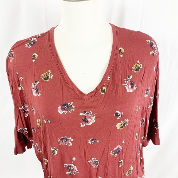 🌺Reitmans “The Relaxed” Burgundy Floral V-Neck Top Women’s XL🌺 - Picture 4 of 8